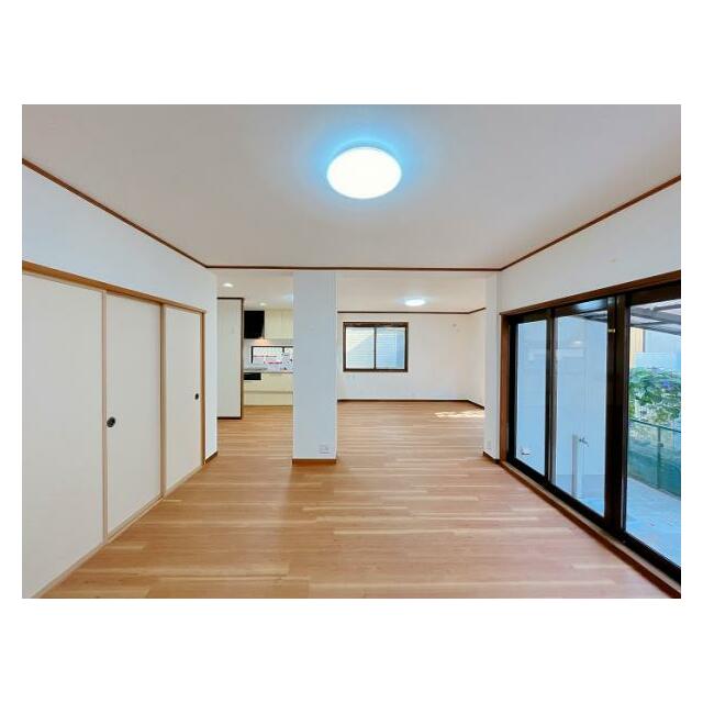 「LDK」窓が3面あり日当たり良好です。