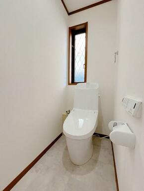 「2階トイレ」新品交換済（トイレ、照明、クロス、フロアタイル）