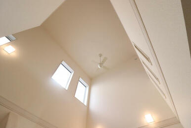 【(1)号棟 マルチスキップ吹き抜け】