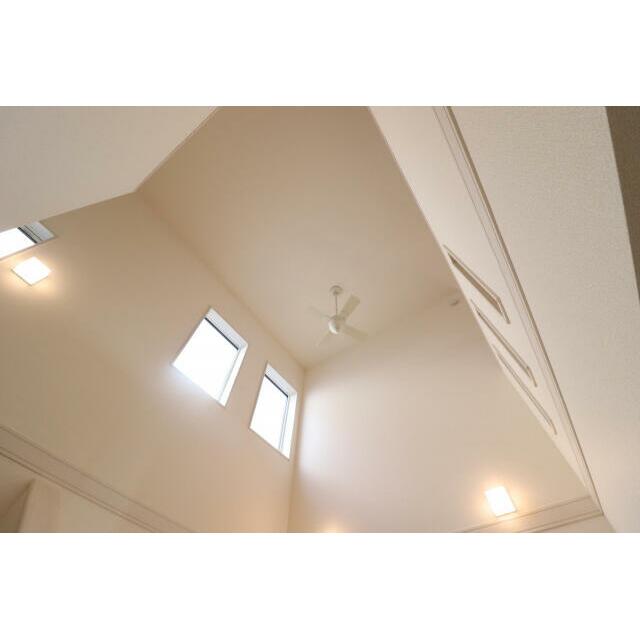 【(1)号棟 マルチスキップ吹き抜け】