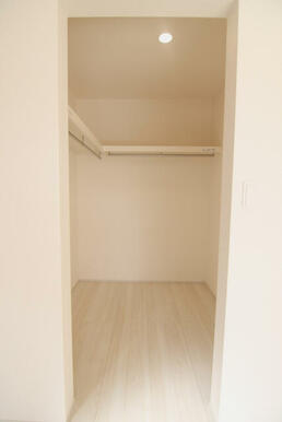 (2)、(3)ウォークインクローゼット