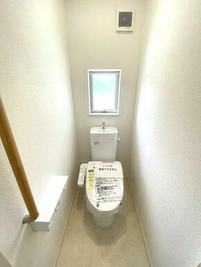 １、２階にトイレ完備！両方とも窓があり、換気ができます◎手すりもあり、小さなお子様や、将来も安心し…