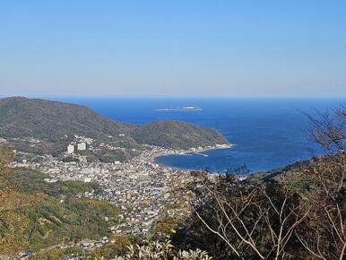 宇佐美湾、海望む