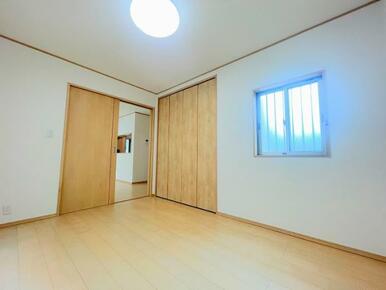 「1階洋室」長方形の約6帖のお部屋です。