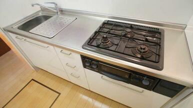 キッチンはガスコンロがございます