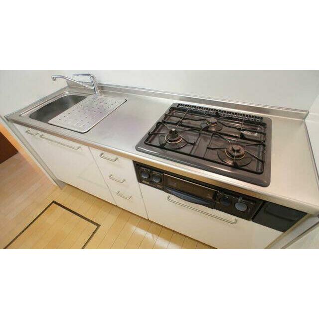 キッチンはガスコンロがございます