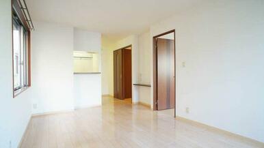 ＬＤＫには対面キッチンがございます