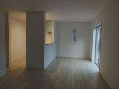 家具のデザインや配置でリビングの印象は大きく変わります。ぜひ自分の感性に合う空間を