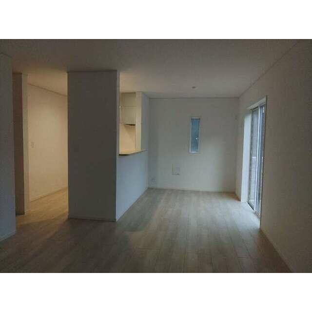 家具のデザインや配置でリビングの印象は大きく変わります。ぜひ自分の感性に合う空間を