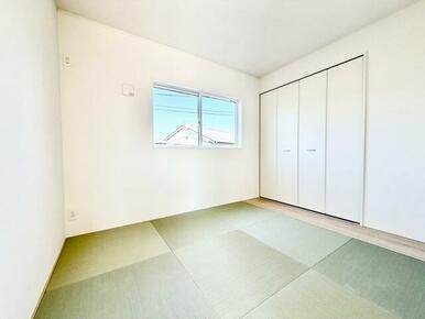 リビングの横には和室があります。 和室はお子様のお昼寝や遊ぶスペースにもちょうどいいです☆