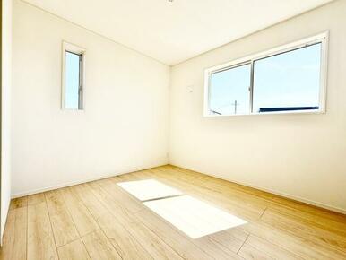 2階洋室には大容量のクローゼットが各部屋にあります。 洋服選びが楽しくなりますね♪