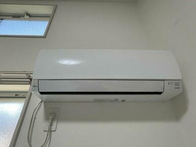 エアコン１基完備（※写真は102号室のもの）