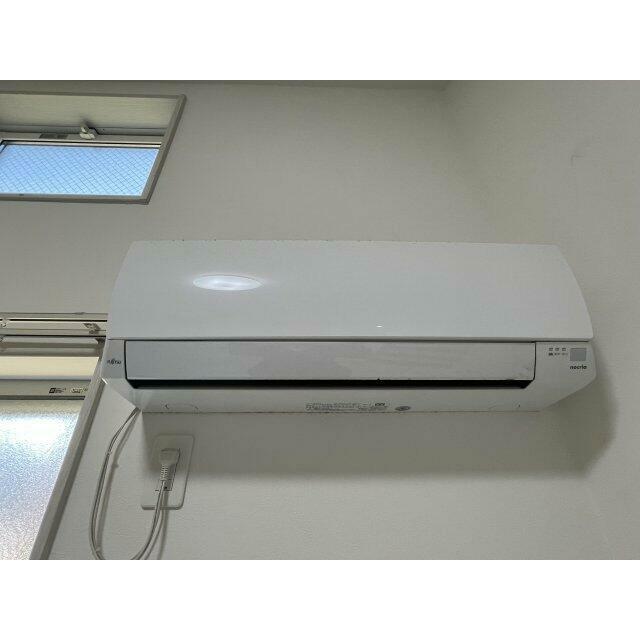 エアコン１基完備（※写真は102号室のもの）