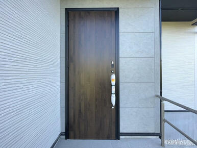 販売現地 玄関扉