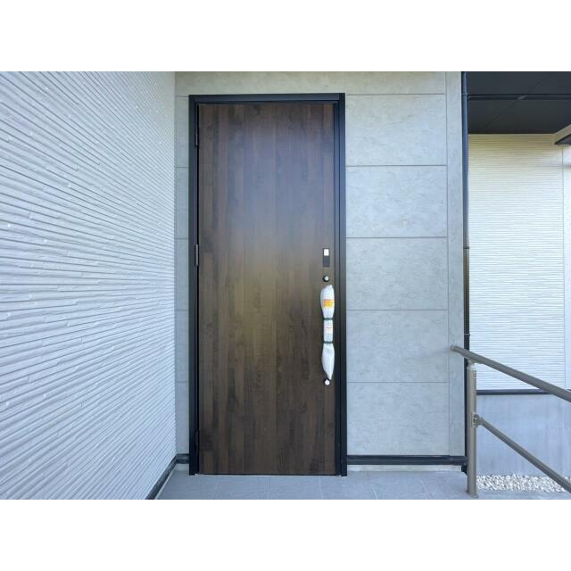 販売現地 玄関扉
