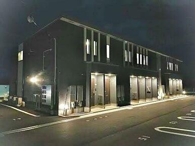 外観写真（夜）