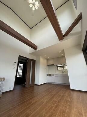 LDK 約10.7帖　(2)