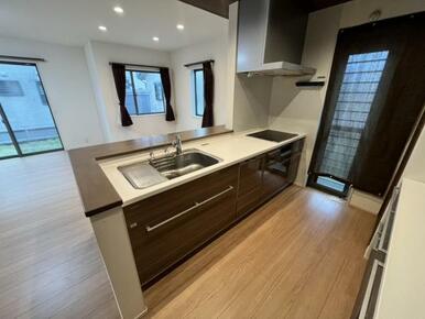 空間を隔てないカウンターキッチン、家族と会話が弾みそう！