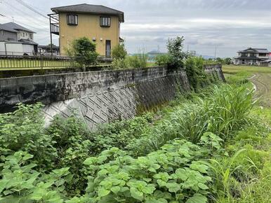 既存擁壁と新設擁壁で構成された擁壁