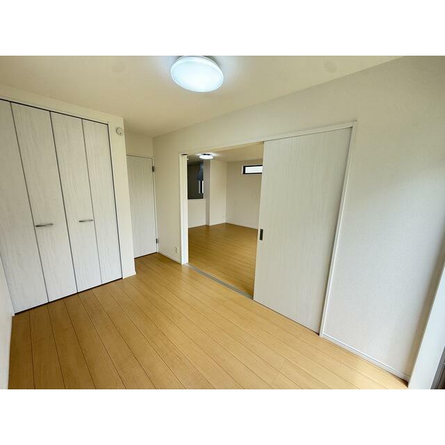 【B号棟】お昼寝にもよし、趣味にもよし、お子様との遊び場にもよし、色々な用途でご使用いただけます。あったらいいな、が詰まっている物件です♪