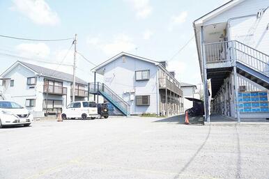 敷地内に駐車場あり！車通勤の方にもおすすめです♪