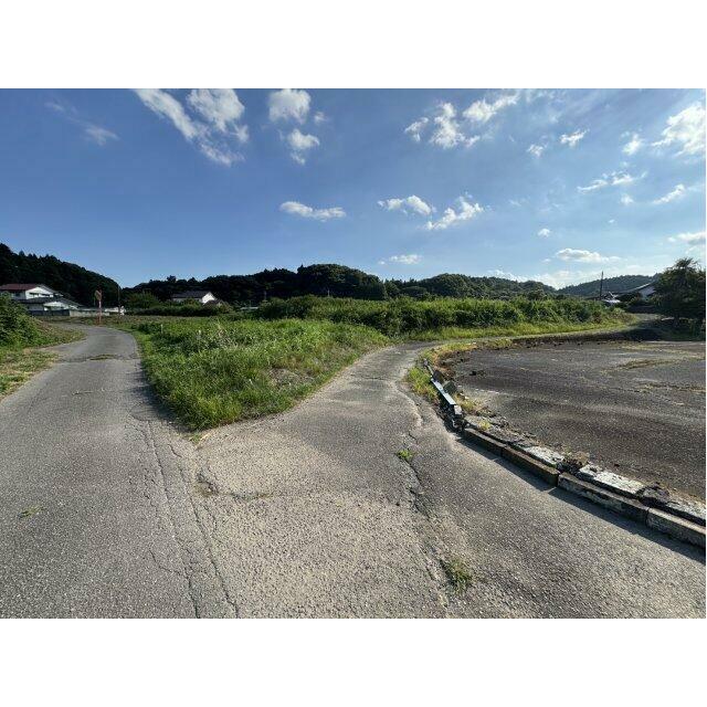 前面道路含む現地写真です