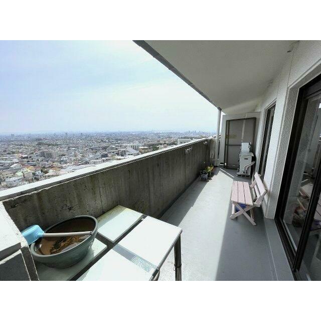 プランターを置いて家庭菜園やガーデニングにチャレンジ可能なワイドバルコニー