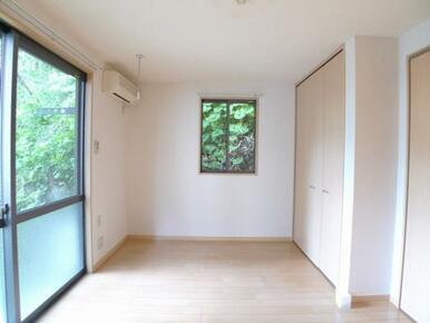 角部屋になります。２面採光のお部屋です。
