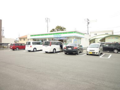 ファミリーマート豊川牛久保駅通店