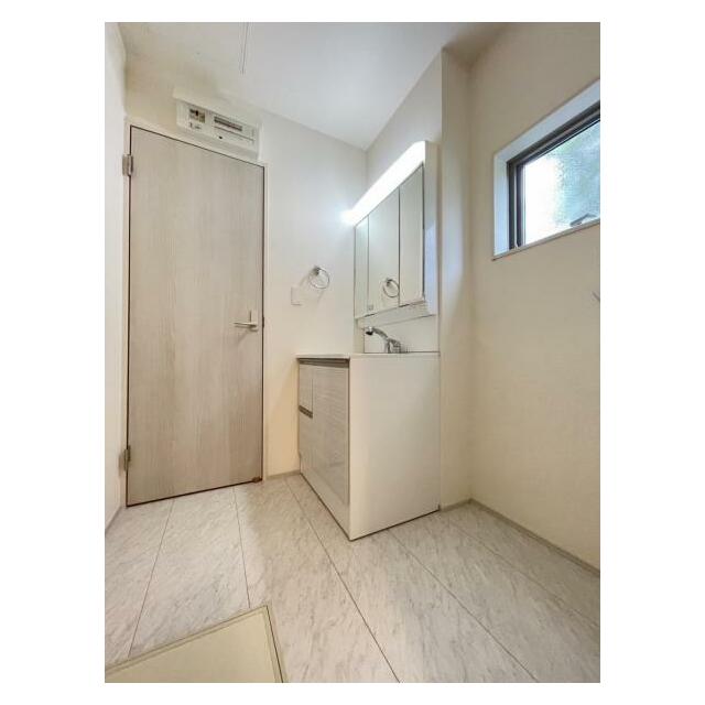 朝の準備・毎日の洗濯・帰宅後のお風呂と大活躍の洗面スペース