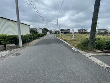 西側　接道道路