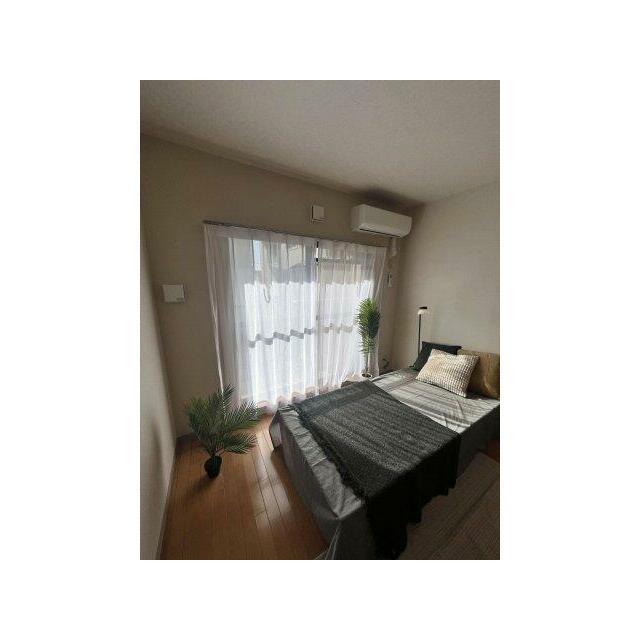 日当たりの良い洋室です