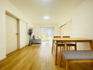 LDKバルコニー側ニトリ家具設置４