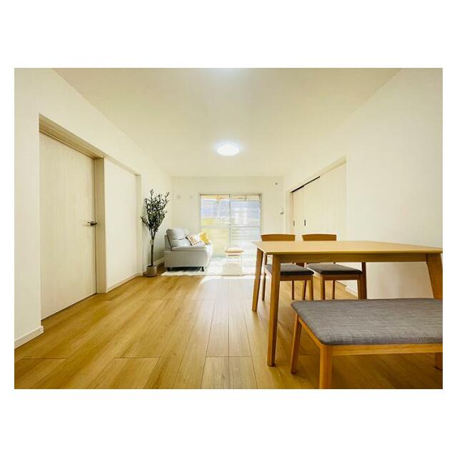 LDKバルコニー側ニトリ家具設置４