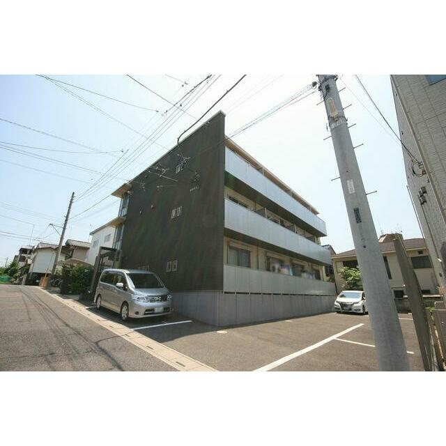【マンションタイプ】重量鉄骨造の３階建マンションタイプ！共用玄関オートロック仕様