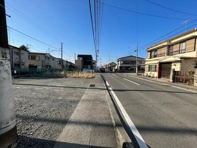 ※前面道路からの写真