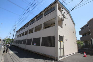 北柏駅徒歩５分。ひとり暮らしに安心オートロック＆防犯カメラ設置。