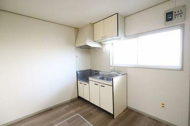 キッチンは２口ガスコンロが設置可能です。