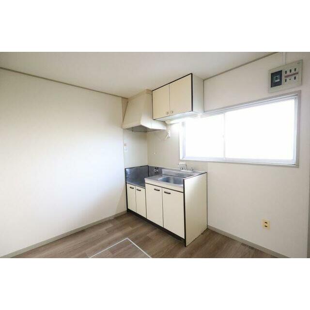 キッチンは２口ガスコンロが設置可能です。