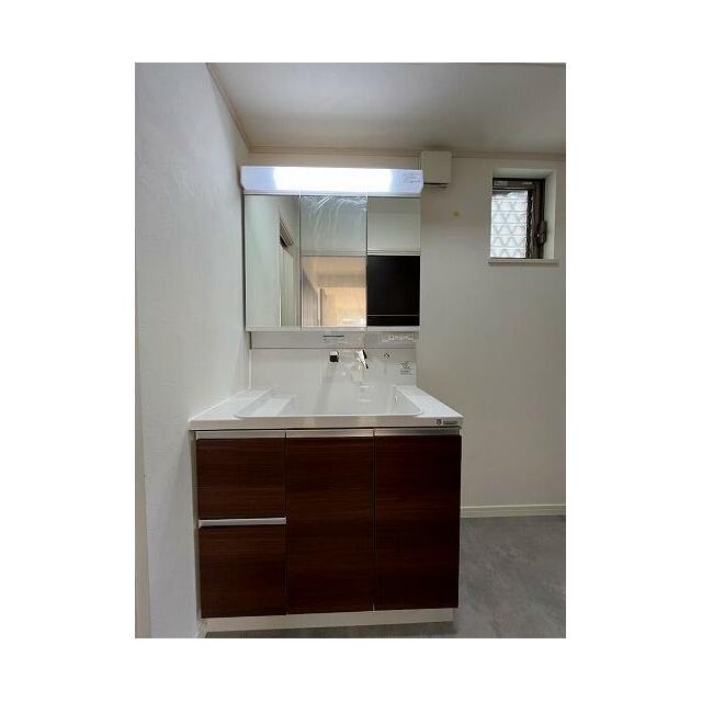 洗面台新品交換しております