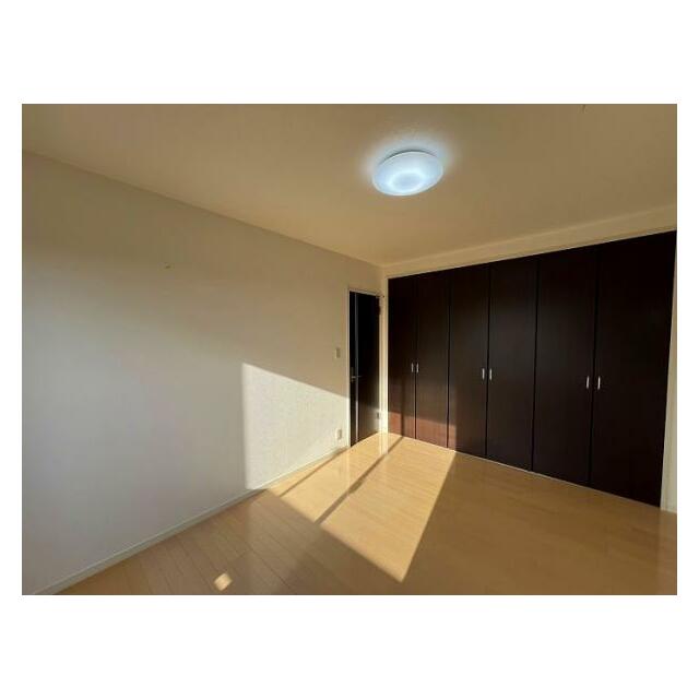 壁一面の収納がございます