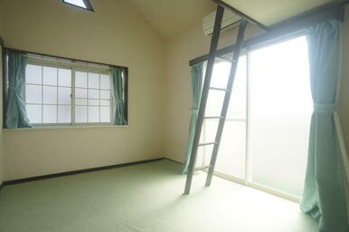 南向きで明るいお部屋！暖かな日差しが入ります♪