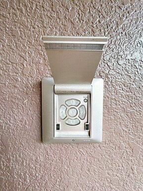 「玄関」電気錠システムのアイホン付きです。