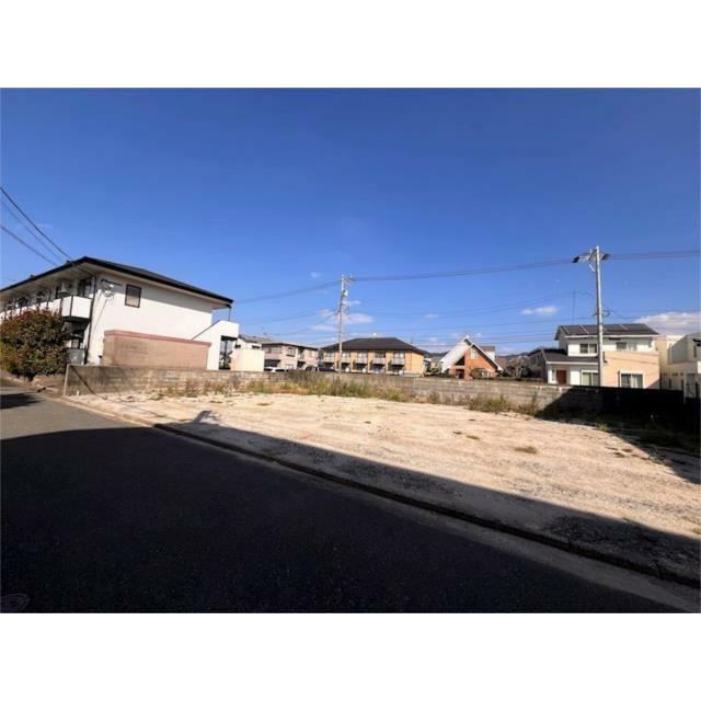 大野城市立御笠の森小学校まで徒歩９分の安心感。毎日の通学もラクラクで、子育て世代に嬉しい立地です。