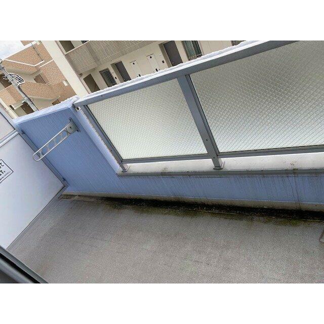 日当たり良好のバルコニーで、洗濯物もすっきり干せる