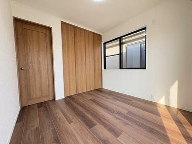 ダイニングテーブル付きです