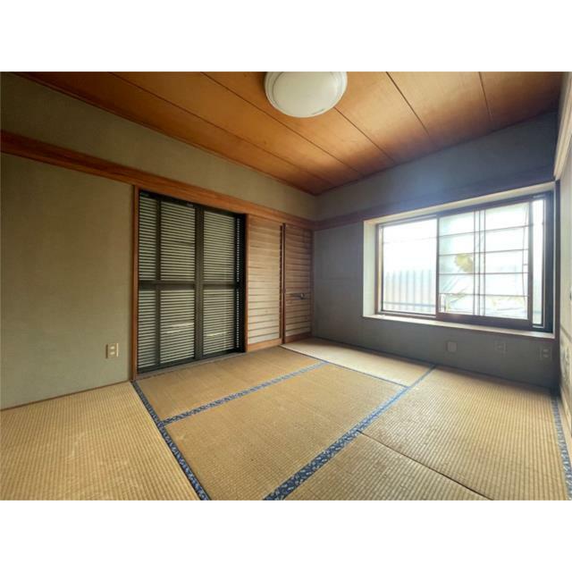 落ち着いた和室は、来客用やご家族のくつろぎの空間として、様々な用途でご利用いただけます。