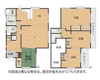 広々としたＬＤＫと６帖の和室で、家族が集まる空間。２階には洋室が３部屋あり、収納も充実。吹抜けが開放