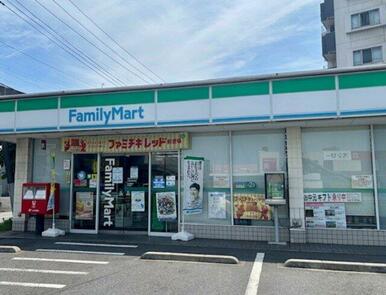 ファミリーマート千葉寺駅東店は徒歩10分の距離です。2025年6月撮影
