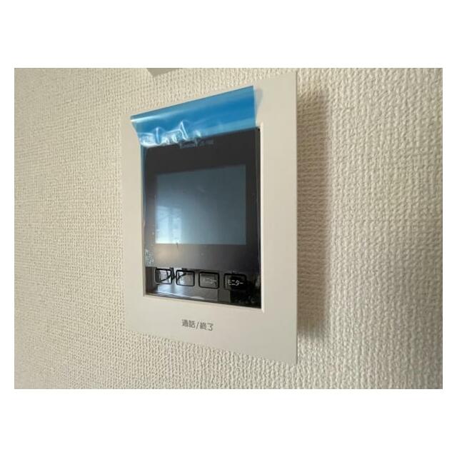 訪問者がひと目でわかるモニター付きインターホンを標準装備。お子さまのお留守番にも安心です！